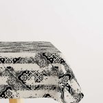 Siyah Krem Damask Desenli Masaörtüsü CGH099-MS