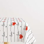 Beyaz Kırmızı Love Yazılı Kalp Desenli Dijital Baskılı Masaörtüsü CGH1004-MS